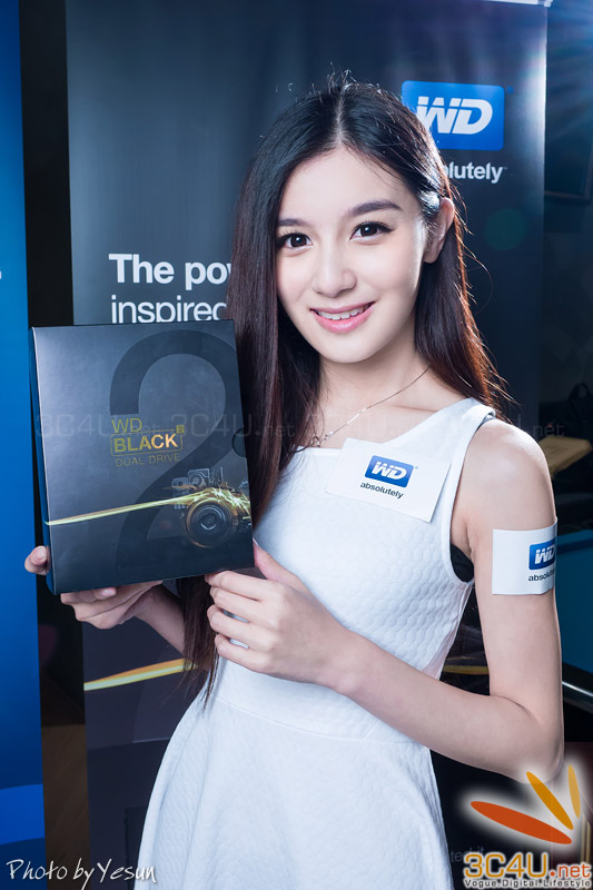 PG đẹp như thiên thần bên thiết bị hitech