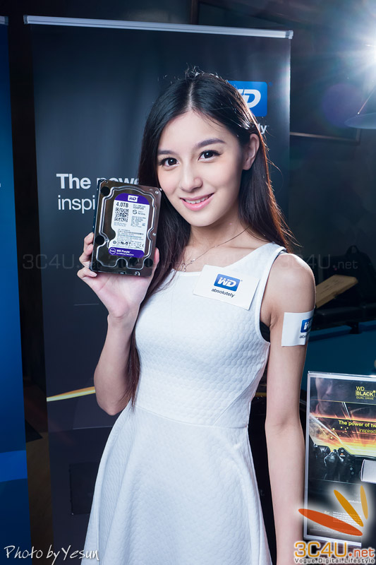 PG đẹp như thiên thần bên thiết bị hitech