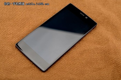 Góc nhìn của máy khá rộng, màn hình sắc nét, hiển thị màu sắc chân thực, sống động đến từng pixel