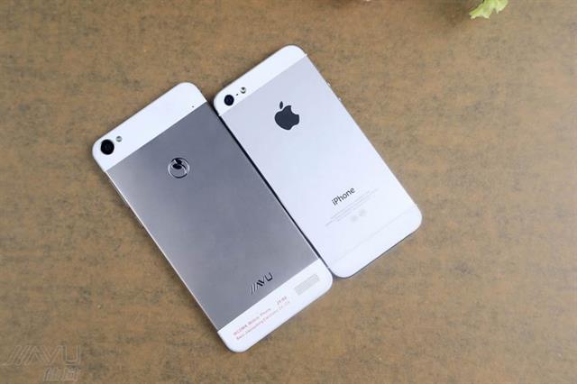 Jiayu S2 có ngoại hình lớn hơn, nhưng lại mỏng hơn iPhone 5