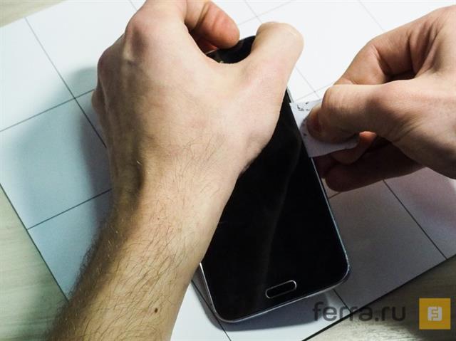 Màn hình được kết dính rất chắc chắn