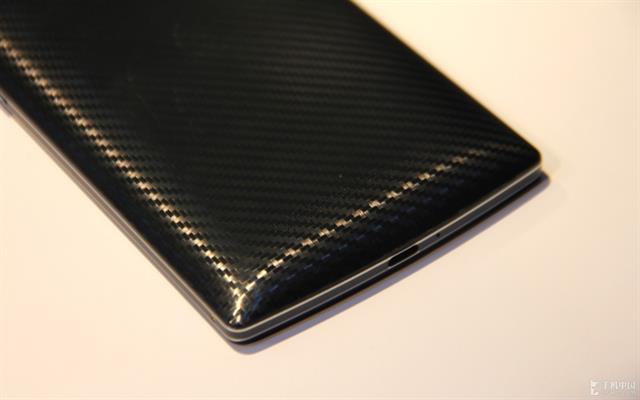 Cận cảnh OPPO Find 7 với sắc đen lịch lãm