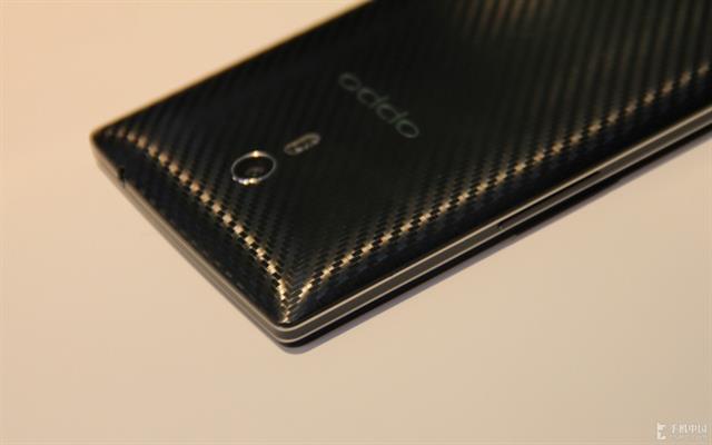 Cận cảnh OPPO Find 7 với sắc đen lịch lãm