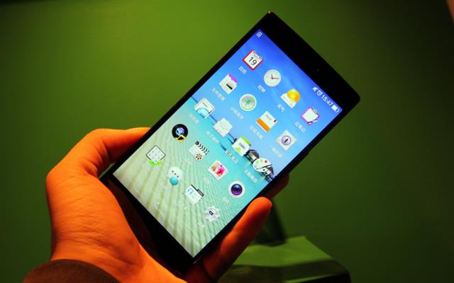 Cận cảnh OPPO Find 7 với sắc đen lịch lãm