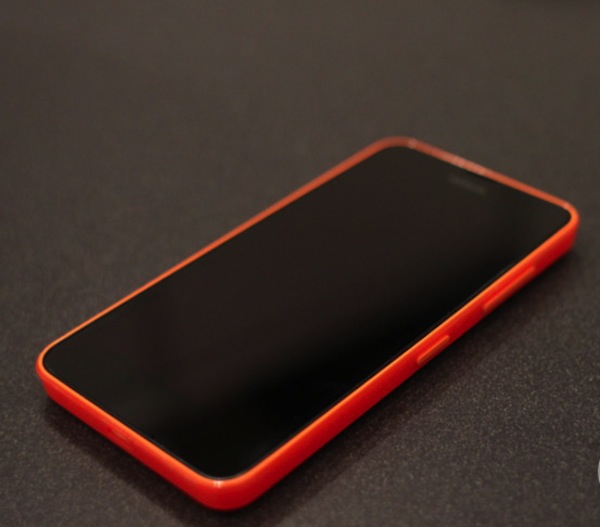 Mặt trước Lumia 630