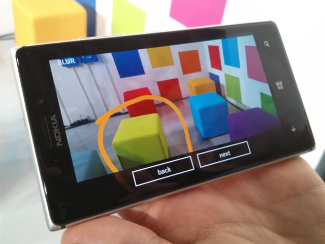 Lumia 925 có thân hình thon gọn hơn