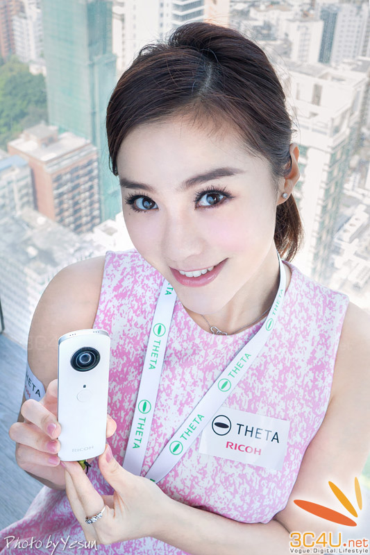 Máy ảnh 360 độc đáo trên tay PG cực xinh