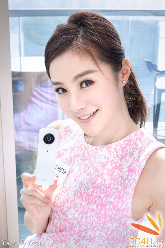 Máy ảnh 360 độc đáo trên tay PG cực xinh