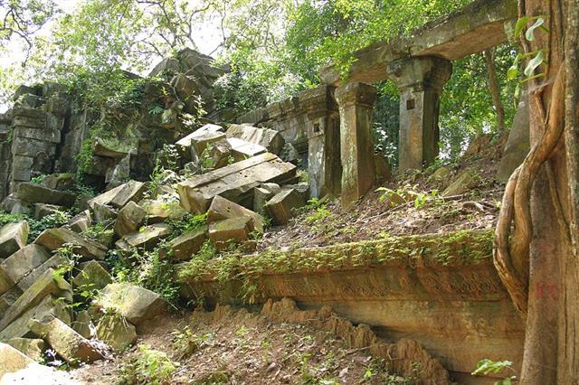 Phần còn lại của cung điện Beng Mealea