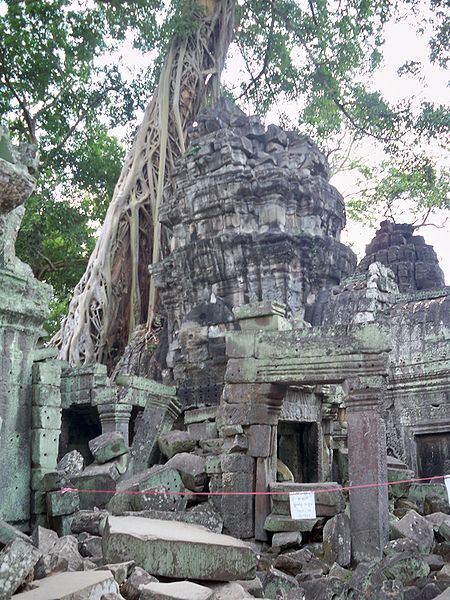 Nó phá hủy tất cả trên đường đi của nó