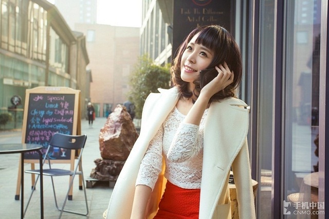 Hotgirl xinh đẹp nóng bỏng bên Nubia Z5S