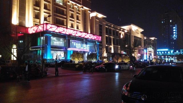 Ảnh chụp từ Xiaomi RedMi Note trong môi trường thiếu sáng