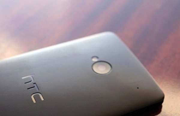 HTC One M8 sẽ có vỏ nhựa