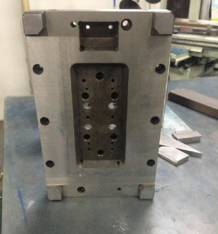 Lộ sơ đồ thiết kế và khuôn đúc vỏ iPhone 6 