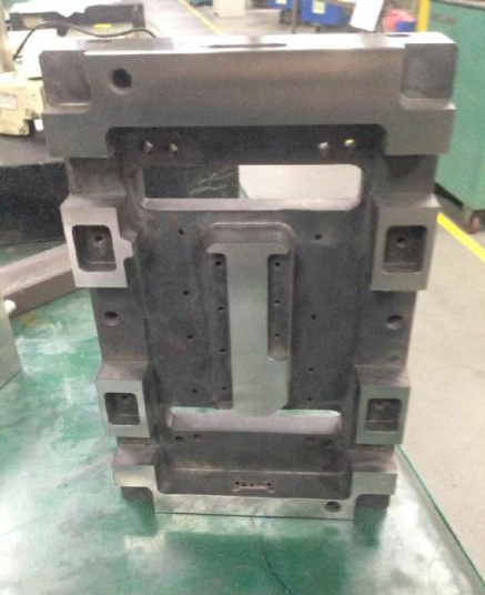 Lộ sơ đồ thiết kế và khuôn đúc vỏ iPhone 6 