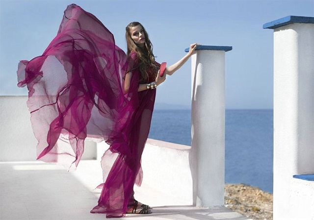  Smartphone cao cấp trên tay chân dài gợi cảm