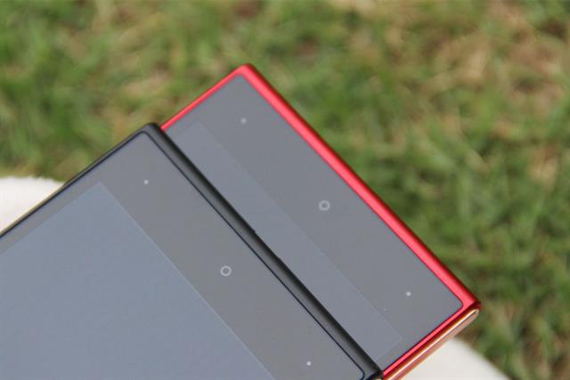 3 phím điện dung được thiết khá cách điệu