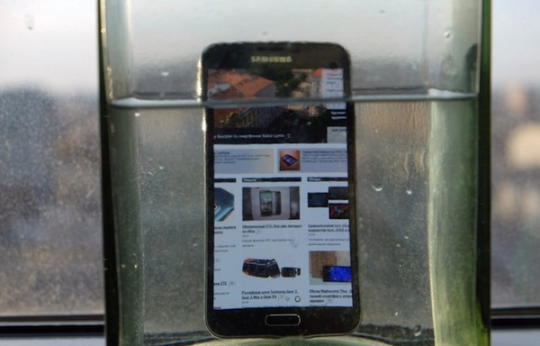 Galaxy S5 có khả năng chống nước hiệu quả