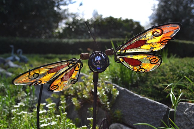 So sánh ảnh Macro (One PlusOne trên, Nikon D3100 dưới)