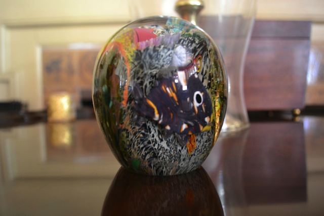 So sánh trong điều kiện thiếu ánh sáng (One PlusOne trên, Nikon D3100 dưới)