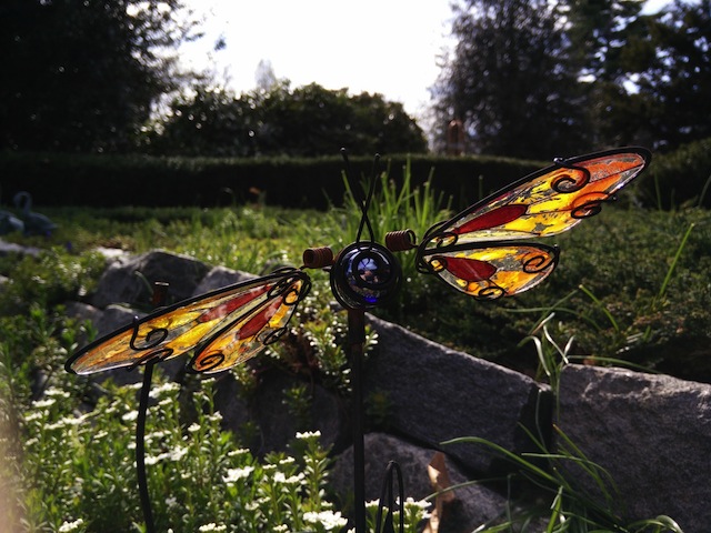 So sánh ảnh Macro (One PlusOne trên, Nikon D3100 dưới)