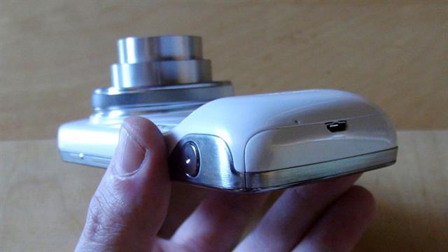 Galaxy S4 Zoom có ngoại hình chẳng khác gì máy ảnh số