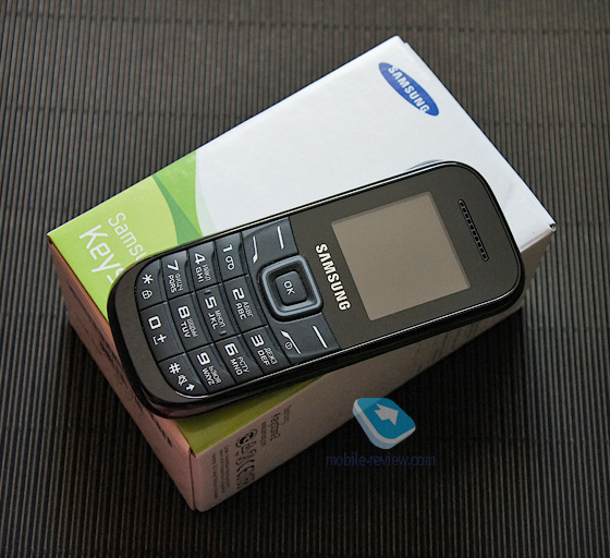 Samsung E1200 có giá bán tại thegioididong.com khoảng 350 ngàn đồng