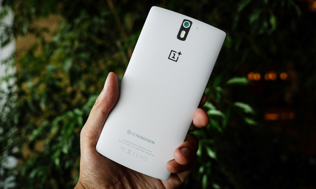 Mặt sau đơn giản nhưng có gì đó rất thu hút