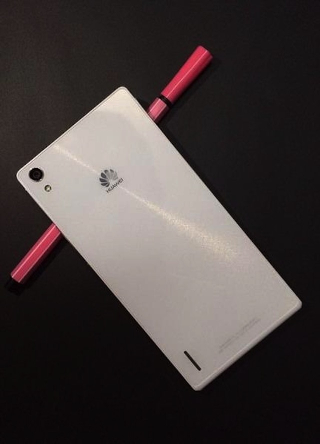 Một vài ảnh về Huawei Ascend P7: