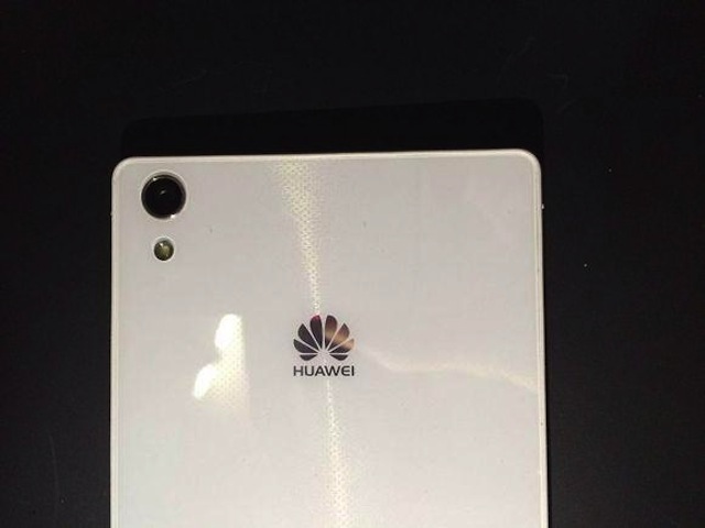 Một vài ảnh về Huawei Ascend P7:
