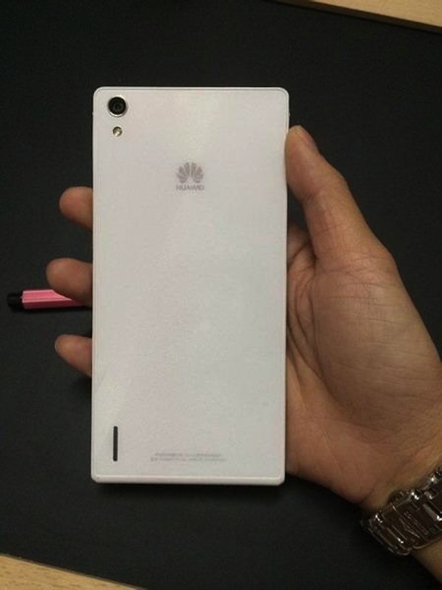 Một vài ảnh về Huawei Ascend P7: