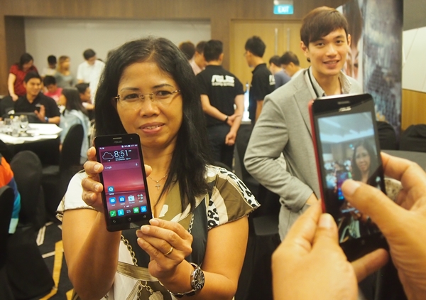 Hàng xách tay tuy rẻ nhưng không được bán kèm theo các gói khuyến mại hấp dẫn như hàng chính hãng