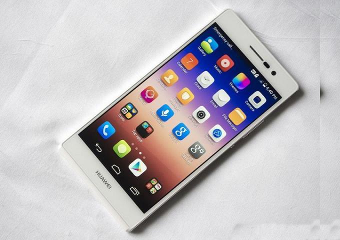 Huawei Ascend P7 khởi chạy cùng nền tảng Android 4.4 KitKat với giao diện Emotion UI