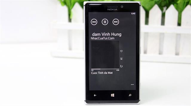 Nokia Lumia 925 có giá bán tham khảo tại thegioididong.com khoảng 8.990.000 đồng