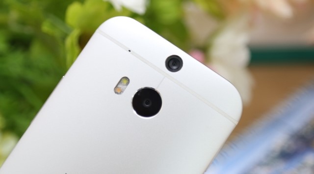 HTC ONE M8 mặt sau