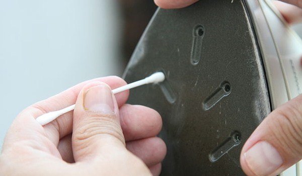 Image of how to use an electricity-saving ironing table