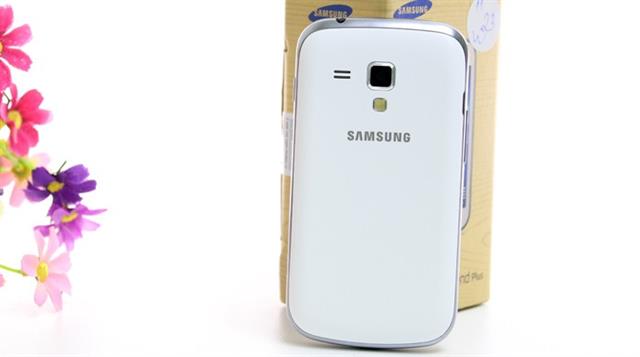 Samsung Galaxy Trend Plus có camera chính 5.0 MP (quay video HD 720p@30fps) và đèn LED Flash