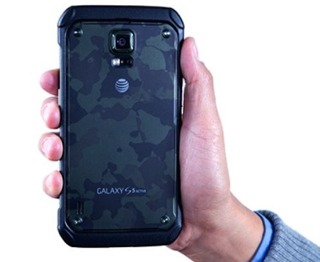 Mặt sau khá hầm hố