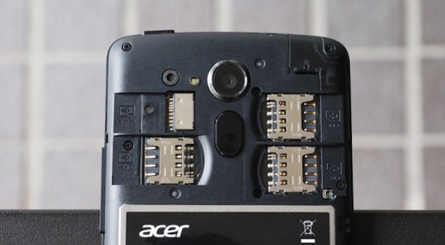 Có tới ba khe SIM