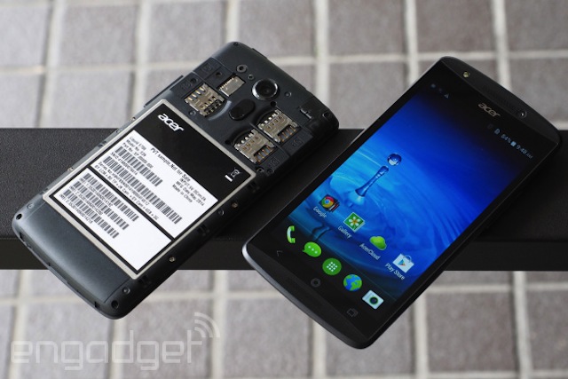 Có tới ba khe SIM