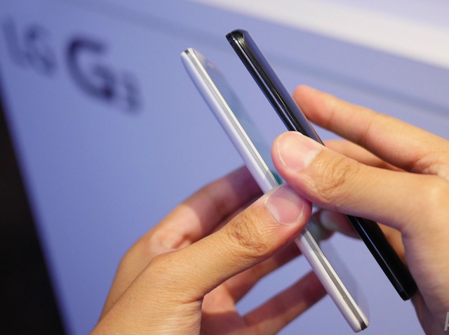 Thân hình cả hai đều cực mỏng