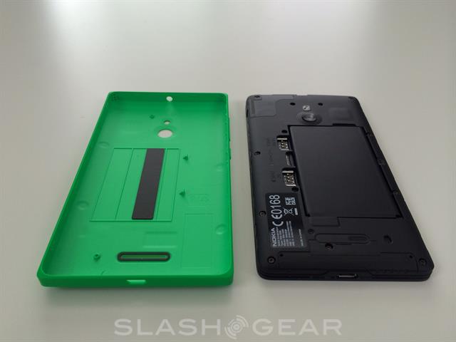 Viên pin 2000 mAh và 2 khe cắm sim