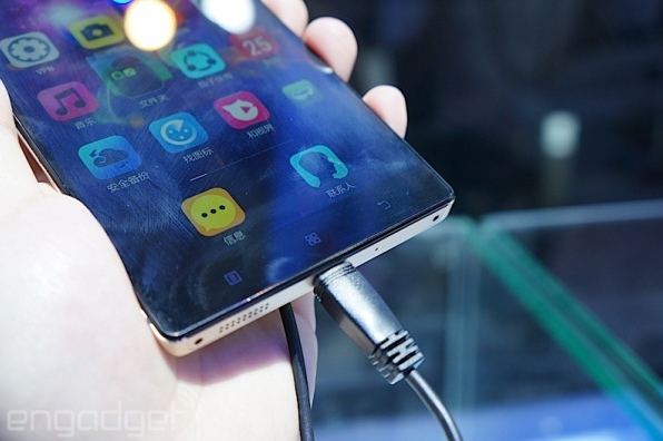  Lenovo bất ngờ tung smartphone cao cấp dùng chip Snapdragon 801