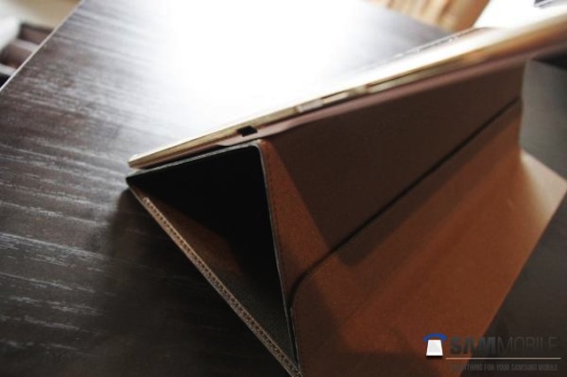 Vỏ bảo vệ kiêm đế dựng đứng của Galaxy Tab S