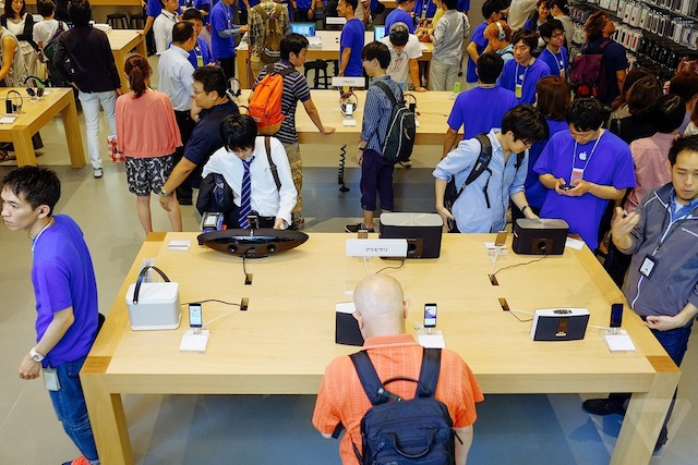 Tầng dưới cùng được dùng để bán phụ kiện