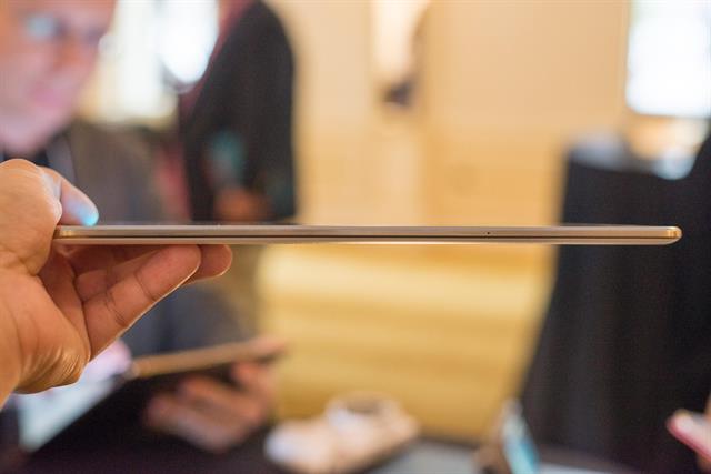 Galaxy Tab S 10.5 mỏng chỉ 6.6mm mà thôi