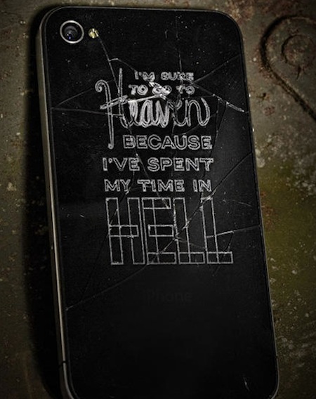 Một chiếc iPhone 4 mang thông điệp ca thán về nhưng phút giây địa ngục ở chiến trường