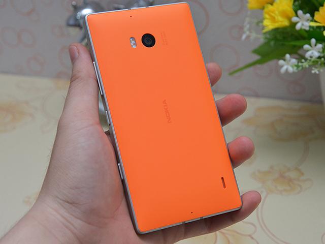 Mặt sau của Nokia Lumia 930