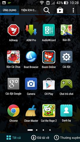Ảnh chụp màn hình bên trái được khóa bằng LockIt, còn bên phải thì sử dụng trình khóa mặc định trên thiết bị