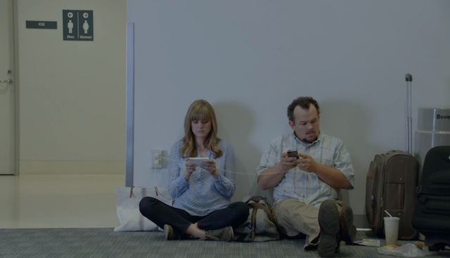 Người dùng iPhone bị dính liền với đồ sạc